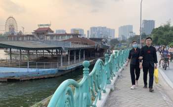 Hà Nội: Đột nhập nghĩa địa du thuyền, nhà hàng nổi tiền tỷ trên hồ Tây - Ảnh 7.