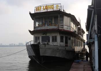 Hà Nội: Đột nhập nghĩa địa du thuyền, nhà hàng nổi tiền tỷ trên hồ Tây - Ảnh 11.