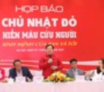 Nhà báo Lê Xuân Sơn, Tổng Biên tập báo Tiền Phong phát biểu tại cuộc họp báo. Ảnh: Như Ý