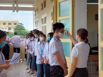 Toàn bộ học sinh Thái Bình nghỉ học, Hải Dương mở rộng phong tỏa - Ảnh 1.