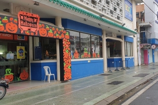 Thành phố Huế vắng hoe sau khi bão Molave đi qua - Ảnh 6.