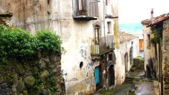 Thêm một thị trấn ở Italia rao bán nhà với giá 1 Euro