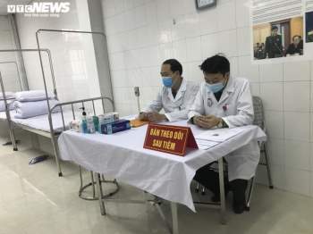 Hình ảnh ca tiêm thử nghiệm vaccine COVID-19 đầu tiên của Việt Nam - 9