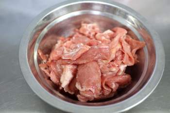 Thịt bò xào hành tây nên cho thịt xào trước hay hành xào trước, bí quyết xào thịt bò mềm ngon - Ảnh 2.