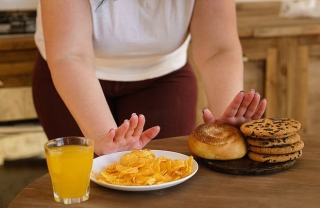 Rèn dạ dày “ăn ít” có giúp giảm béo?