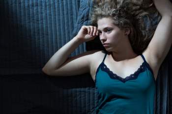 Phụ nữ thức dậy vào ban đêm có nguy cơ Ch?t trẻ cao gấp đôi nhưng họ có thể giảm nguy cơ nếu làm theo các cách này - Ảnh 1.