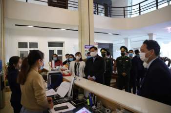Đoàn công tác Bộ Y tế kiểm tra thực tế chống dịch COVID-19 tại Lào Cai - Ảnh 4.