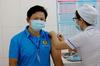 Người dân phía Nam được tiêm thử nghiệm vaccine ngừa COVID-19 - ảnh 2