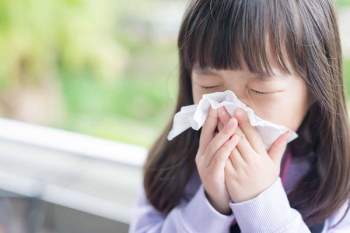 Thời tiết chuyển lạnh cẩn thận bệnh cúm mùa các bậc cha mẹ không nên chủ quan - Ảnh 1.