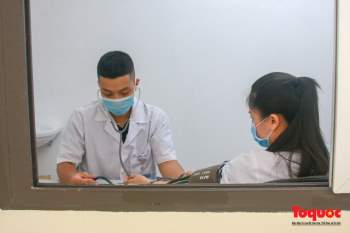 Thừa Thiên Huế bắt đầu tiêm chủng vaccine phòng Covid-19 - Ảnh 3.