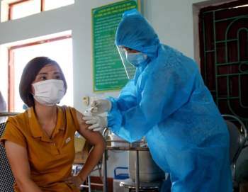 Thứ trưởng Bộ Y tế: Từ tháng 8 trở đi, các nguồn vắc xin COVID-19 Việt Nam đã đặt mua sẽ về đều - Ảnh 2.