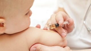 Tiêm vắc-xin là biện pháp phòng ngừa bệnh bạch hầu hiệu quả nhất.