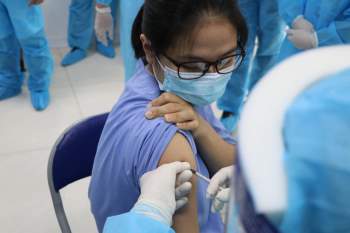 Việt Nam tiêm vaccine COVID-19 thận trọng, chuẩn bị kỹ, ưu tiên cao nhất là an toàn - Ảnh 3.