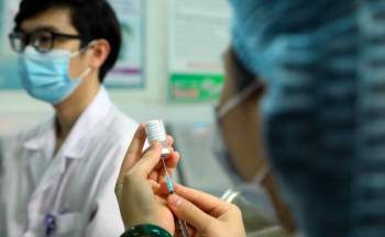 Đẩy nhanh tiến độ tiêm vaccine COVID-19 để Việt Nam không rơi vào tình trạng phong tỏa như nhiều quốc gia - Ảnh 3.