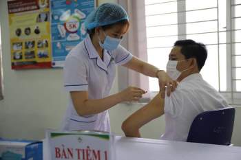 Từ 22/4, Lào Cai bắt đầu chiến dịch tiêm vaccine COVID-19 cho 8.000 người - Ảnh 3.