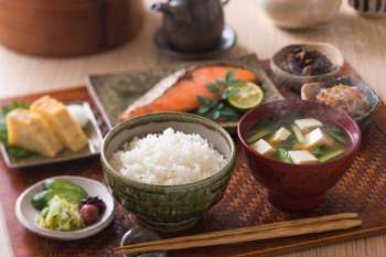 Tiết lộ chế độ ăn giúp sống lâu, khỏe mạnh của người dân trên đảo trường thọ ở Nhật Bản - Ảnh 1
