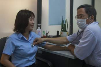 Thừa Thiên - Huế bắt đầu tiêm vaccine phòng COVID-19 - ảnh 1