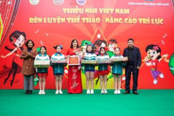 Thieu nhi Thai Binh chay het minh voi Kun Dance Festival