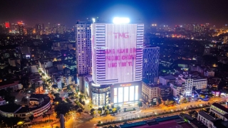 Hàng loạt tòa cao tầng khoác 'áo hồng' hòa vào chiến dịch chống ung thư vú - ảnh 2