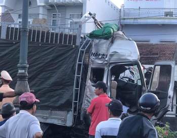 Xe tải tông nhiều phương tiện khi đang chờ đèn đỏ tại tỉnh Phú Yên - Ảnh 2.