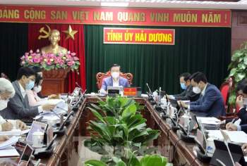 Ông Phạm Xuân Thăng - Bí thư Tỉnh ủy Hải Dương chủ trì cuộc họp Ban Thường vụ về việc tiêm vắc-xin.