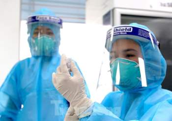 Những mũi tiêm vắc xin COVID-19 đầu tiên tại Hà Nội, Hải Dương và TPHCM - ảnh 13