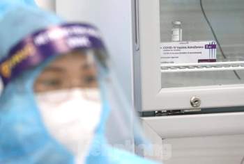 Những mũi tiêm vắc xin COVID-19 đầu tiên tại Hà Nội, Hải Dương và TPHCM - ảnh 8