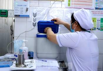 Những mũi tiêm vắc xin COVID-19 đầu tiên tại Hà Nội, Hải Dương và TPHCM - ảnh 19