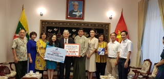 Trao hàng vật tư y tế hỗ trợ Myanmar
