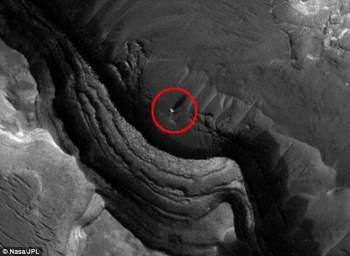 Vật thể hình cầu do vệ tinh của NASA chụp được trên bề mặt Hỏa Tinh