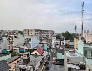 Người Sài Gòn đón cơn mưa ‘giải nhiệt’ sau nhiều ngày nóng hầm hập - ảnh 10