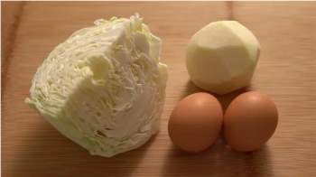 Vẫn là trứng chiên quen thuộc nhưng chỉ cần thêm 2 nguyên liệu này có ngay món ăn mới lạ lại cực ngon - Ảnh 1
