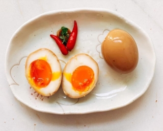 Đưa cơm với trứng ngâm nước tương, càng ăn càng nghiền - Ảnh 2