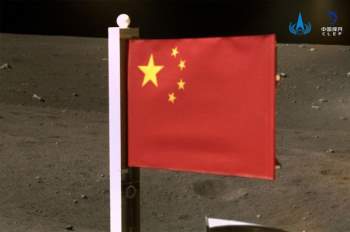 Trung Quốc trở thành nước thứ 2 sau Mỹ cắm cờ trên Mặt trăng - 1