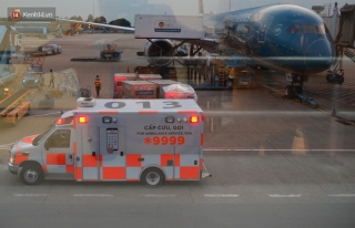 Clip, ảnh: Cận cảnh quá trình di chuyển bệnh nhân 91 trên chuyến bay từ Tân Sơn Nhất đến Nội Bài - Ảnh 2.