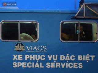 Clip, ảnh: Cận cảnh quá trình di chuyển bệnh nhân 91 trên chuyến bay từ Tân Sơn Nhất đến Nội Bài - Ảnh 4.