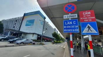 Taxi công nghệ đón khách mất 25.000 đồng: Cảng hàng không Tân Sơn Nhất nói gì? - ảnh 6