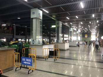 Cảng vụ Hàng không: 'Tạo điều kiện cho hành khách Tân Sơn Nhất đón xe Grab, Be' - ảnh 1