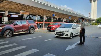 Taxi công nghệ đón khách mất 25.000 đồng: Cảng hàng không Tân Sơn Nhất nói gì? - ảnh 5