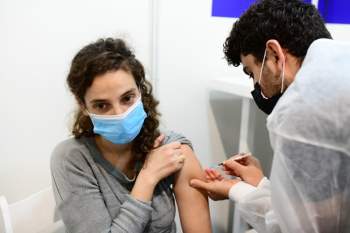Israel: 97% ca tu vong trong thang qua chua duoc tiem vacxin COVID-19 hinh anh 1