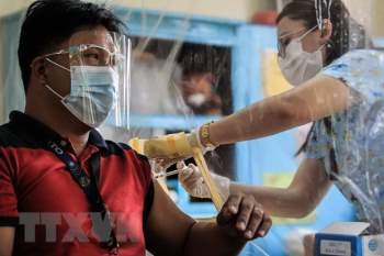 Philippines cho phep su dung vaccine cua Sinovac cho nguoi cao tuoi hinh anh 1