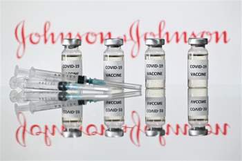 EMA lam ro ca dong mau sau khi tiem vaccine Johnson & Johnson hinh anh 1