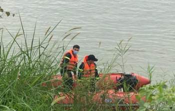 Lực lượng cứu hộ tìm thấy thi thể anh Phan Văn Thảo (SN 1984) bị đuối nước trên sông Lam, cách vị trí anh bị nạn khoảng 6 km.