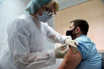 COVID-19: Ukraine, Belarus thong qua ke hoach tiem phong vacxin hinh anh 1