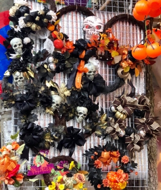 Phố cổ Hà Nội rực rỡ sắc màu Halloween - Ảnh 10.