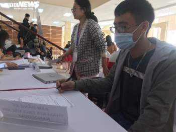 Ảnh: Nhiều người tình nguyện đăng ký tiêm thử nghiệm vaccine COVID-19 Việt Nam - 7