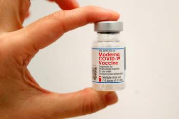 3 ca nhiễm COVID-19 ở Khánh Hòa, vắc xin nào hiệu quả nhất - Ảnh 1.