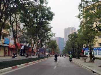 Đường phố Thủ đô bất ngờ vắng vẻ ngày Tết Táo quân - Ảnh 13.