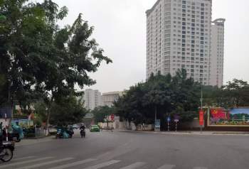 Đường phố Thủ đô bất ngờ vắng vẻ ngày Tết Táo quân - Ảnh 14.