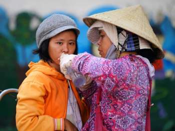 Chuyến 'du lịch' Sài Gòn trên xe đạp của người con gái 21 năm chưa thể 'gọi mẹ' - ảnh 4